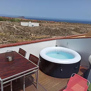 Golfsur-jacuzzi-privateparking-2bath-4bedroom-4tv-netflx-fastwifi San Miguel de Abona